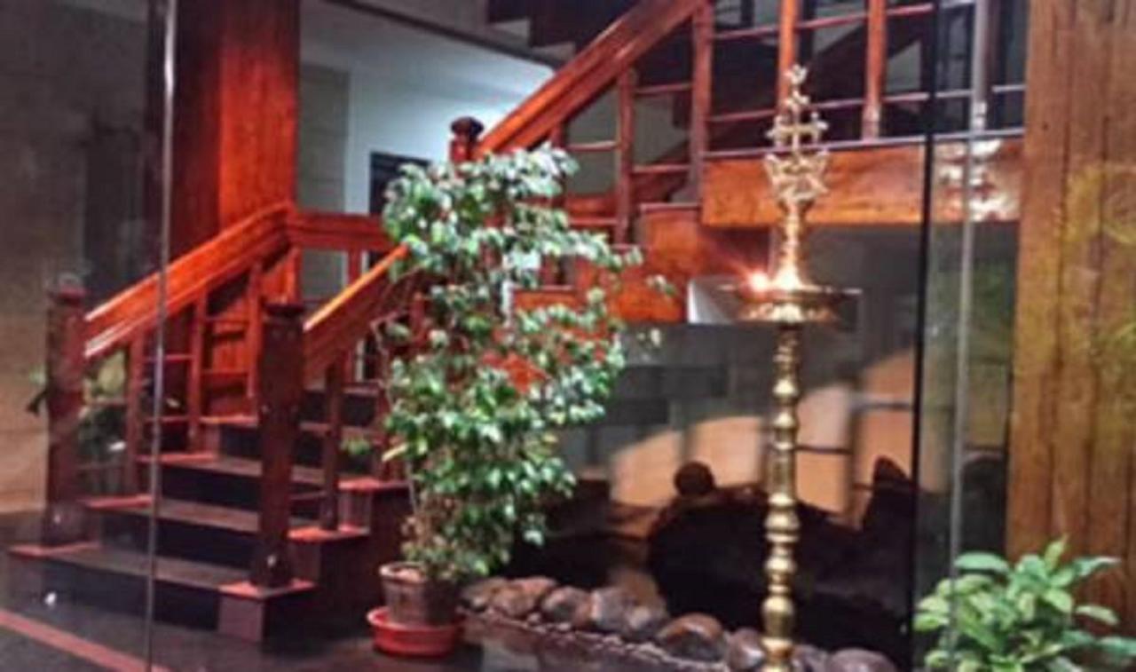 Hotel Boban Plaza Thiruvananthapuram Bagian luar foto