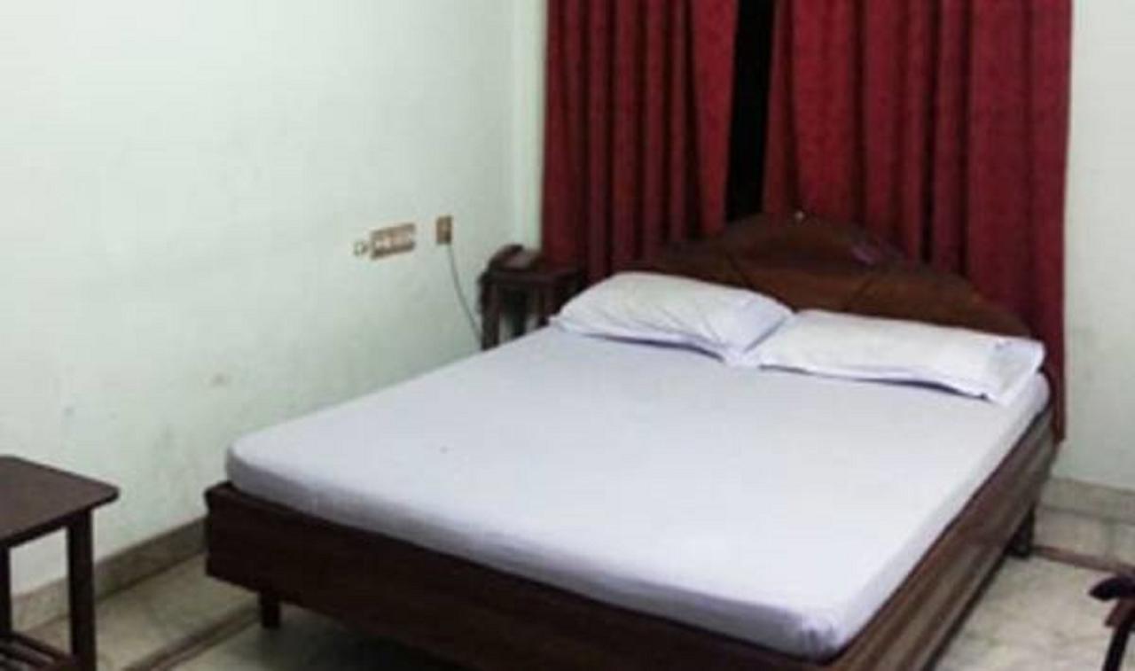 Hotel Boban Plaza Thiruvananthapuram Bagian luar foto