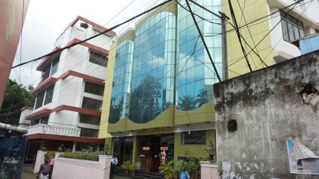 Hotel Boban Plaza Thiruvananthapuram Bagian luar foto